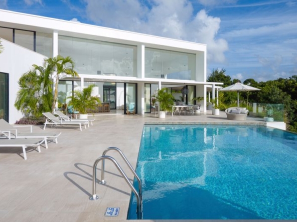 Barbados luxury rentals: Atelier House - infinity pool view