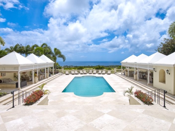 Estate for sale The Ridge, swimming pool with ocean view.