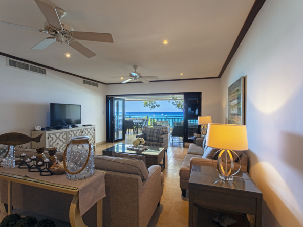 Image showing Luxurious Beachfront Apartment-Paynes Bay